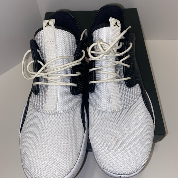 Jordan Eclipse ~ Black/White - 7 Y - Picture 2 of 5